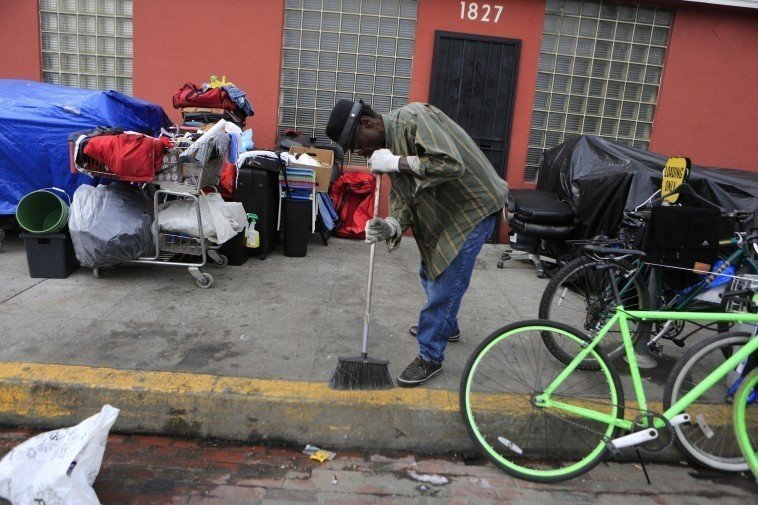 L.A. is warned of possible suit against homeless sweeps law